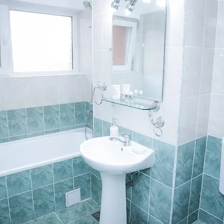 Comfort Hub Near Recovery Clinic Apartment *