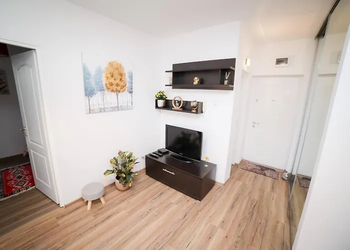 Comfort Hub Near Recovery Clinic Apartment *