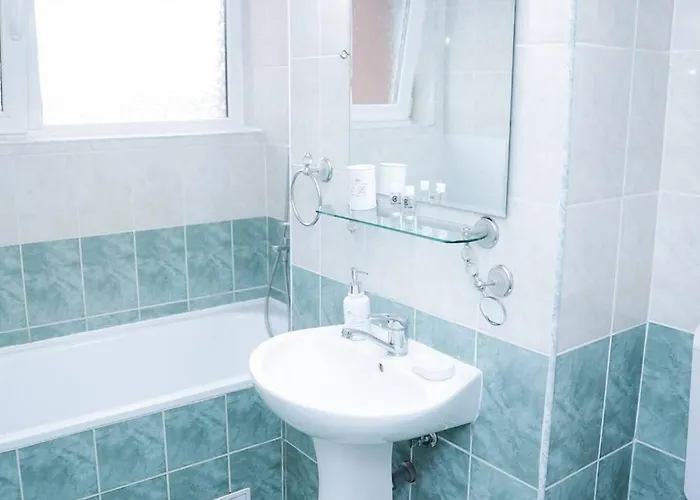 Comfort Hub Near Recovery Clinic Apartment *